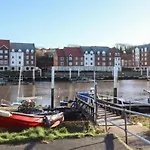 Majestic, Modern & Spacious Harbour-view With Parking *