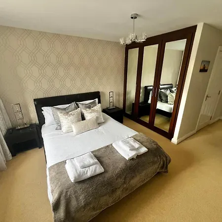 Majestic, Modern & Spacious Harbour-view With Parking *