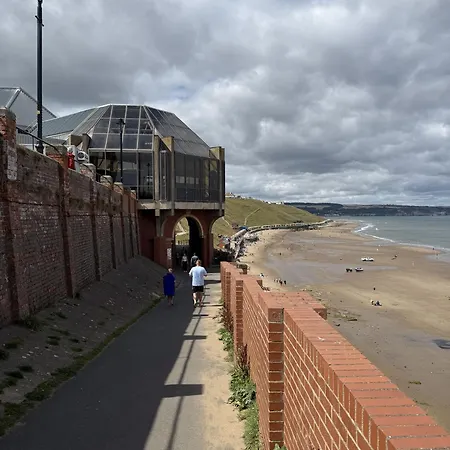 Majestic, Modern & Spacious Harbour-view With Parking Apartamento Whitby