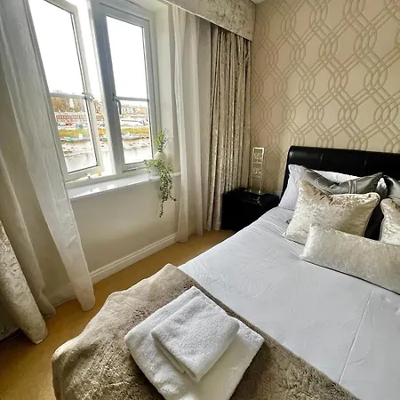 Majestic, Modern & Spacious Harbour-view With Parking *