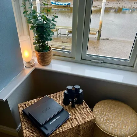 Majestic, Modern & Spacious Harbour-view With Parking Casa de Férias *