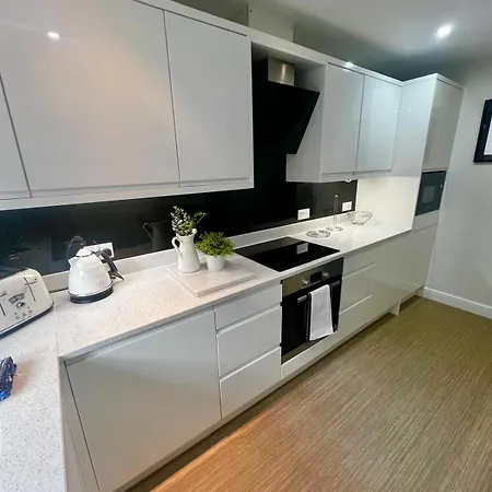 Majestic, Modern & Spacious Harbour-view With Parking *